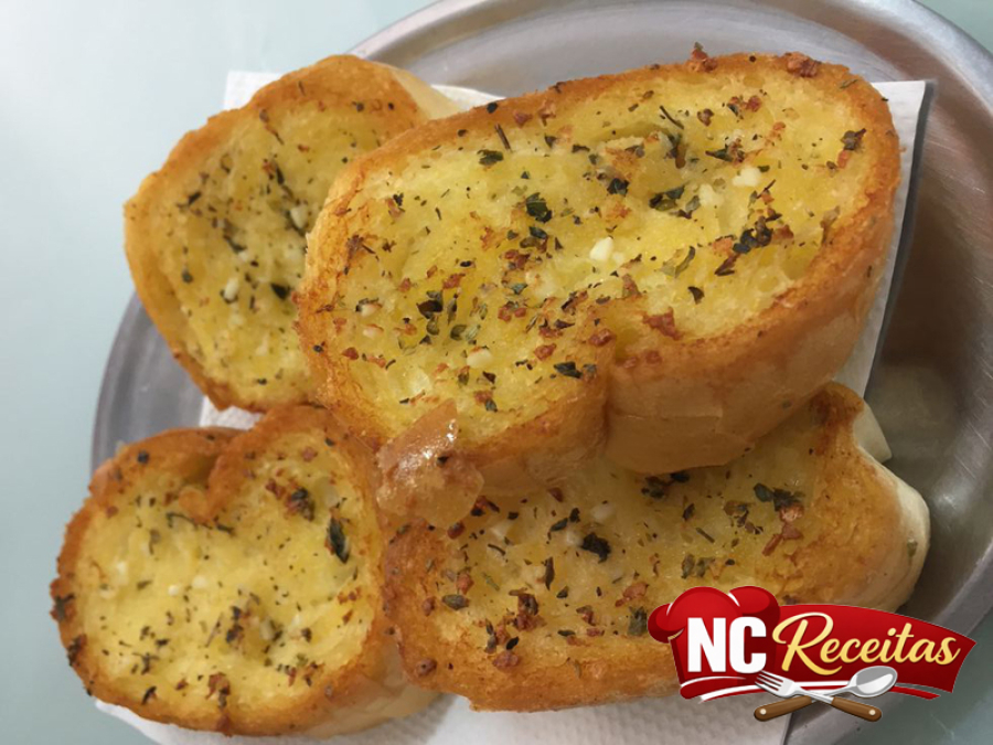 Torradas Temperadas com Alho e Ervas no Forno: receita fácil para reaproveitar pão amanhecido