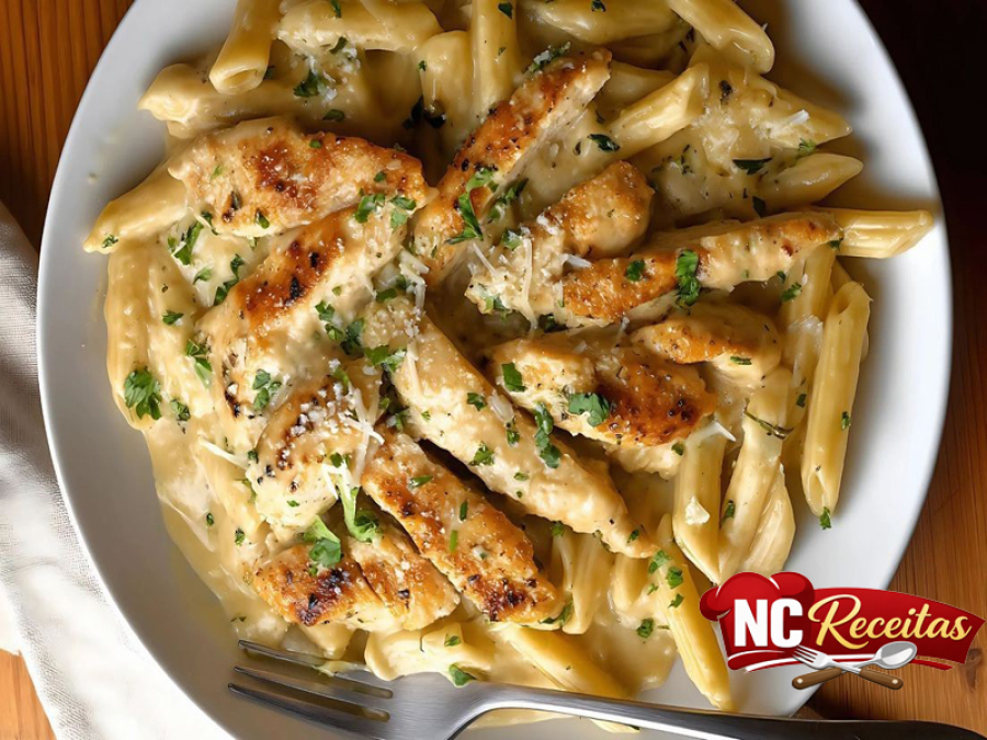 Macarrão Cremoso com Frango e Molho de Parmesão: receita fácil, completa e irresistível para o almoço ou jantar